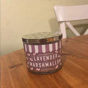 Bath & Body Works Lavender Marshmallow Candle!!